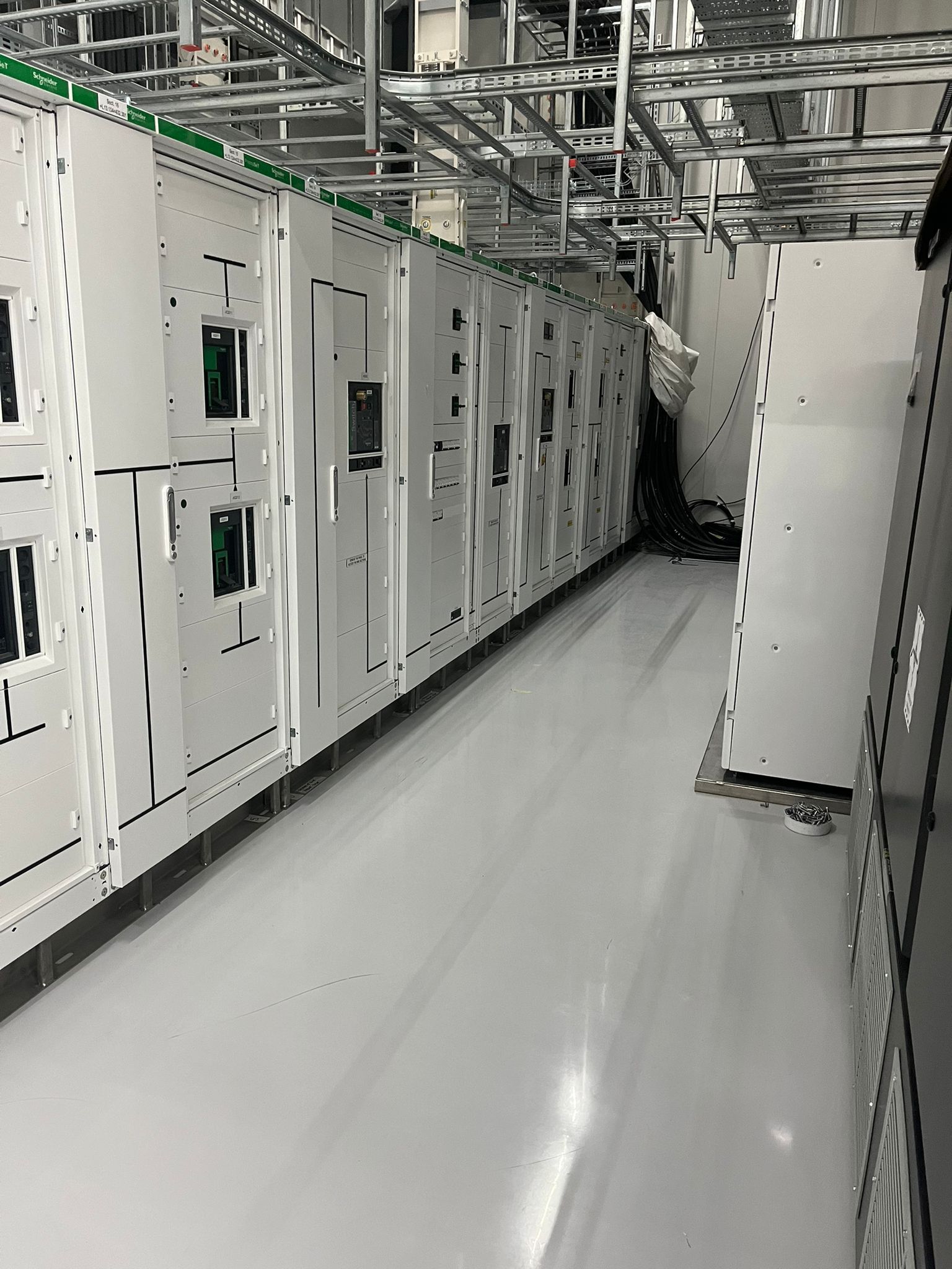 Elektroenerģijas sadalnes un automātika